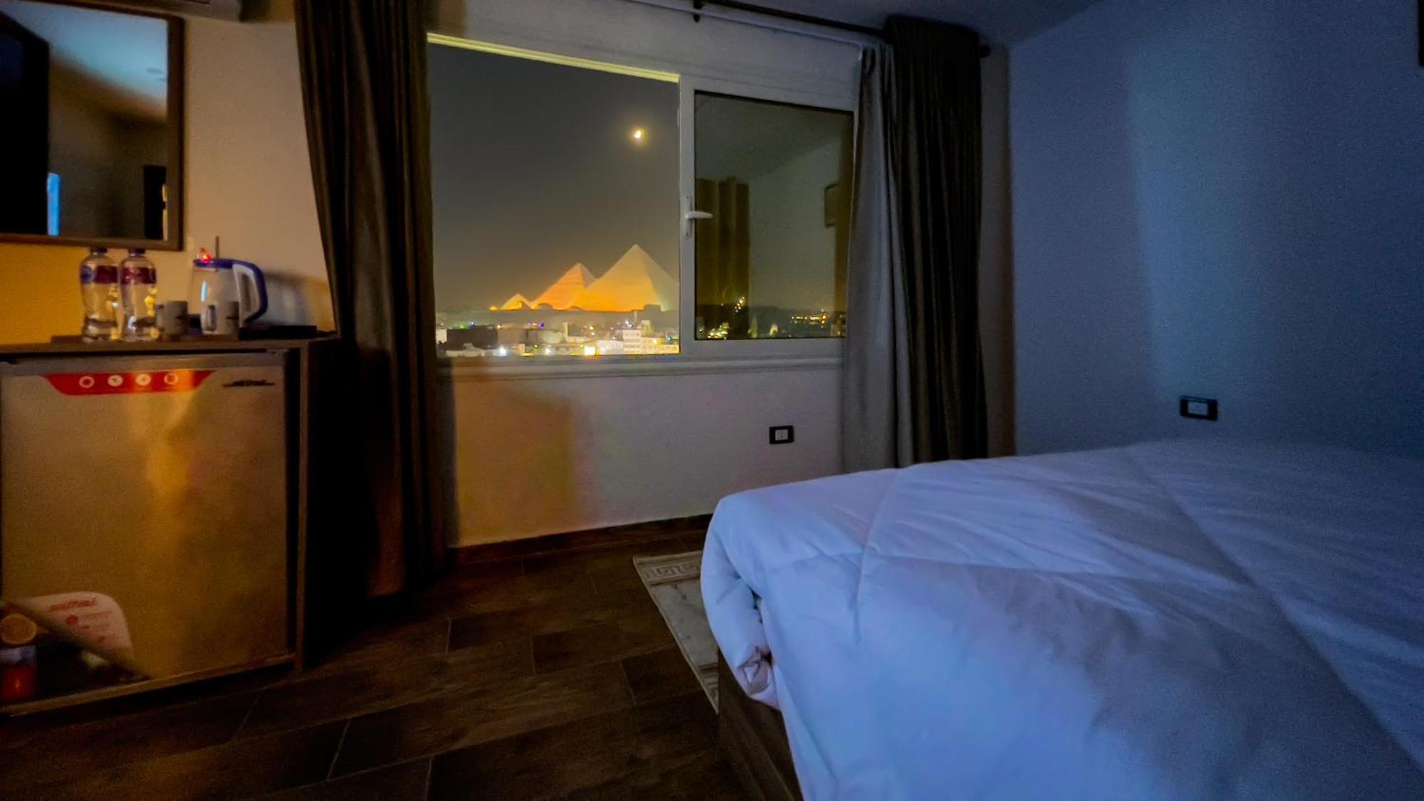 Imperial Pyramids Heights View Bed & Breakfast Nazlet el-Sîsi Exterior photo