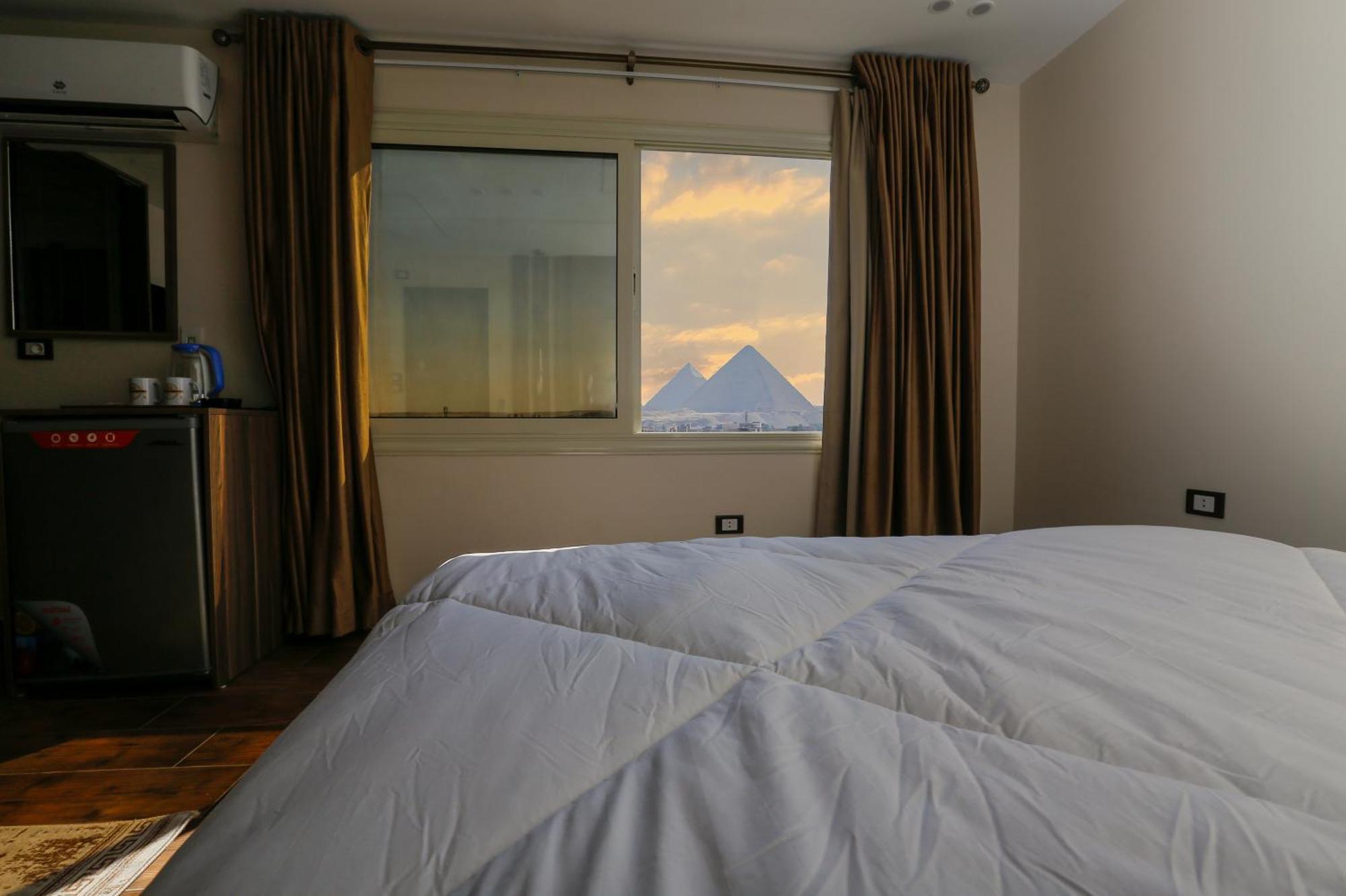 Imperial Pyramids Heights View Bed & Breakfast Nazlet el-Sîsi Exterior photo
